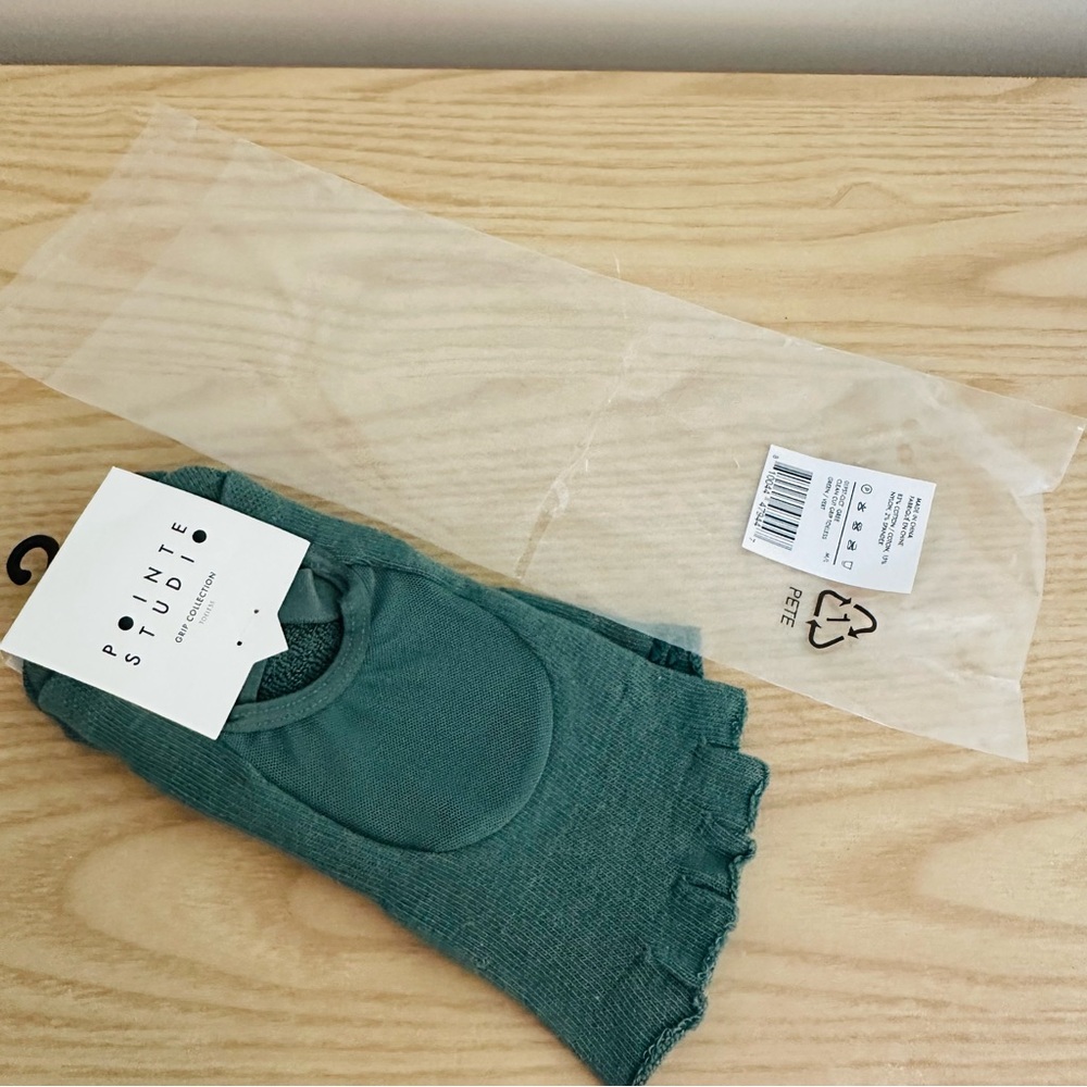 Pointe Studio Green Yoga Socks